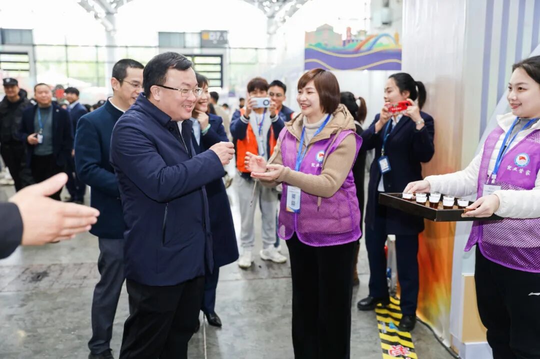 礼敬天下才，与梧共未来！2024年全区人才交流大会梧州专区近1500个招聘岗位“热辣滚烫”