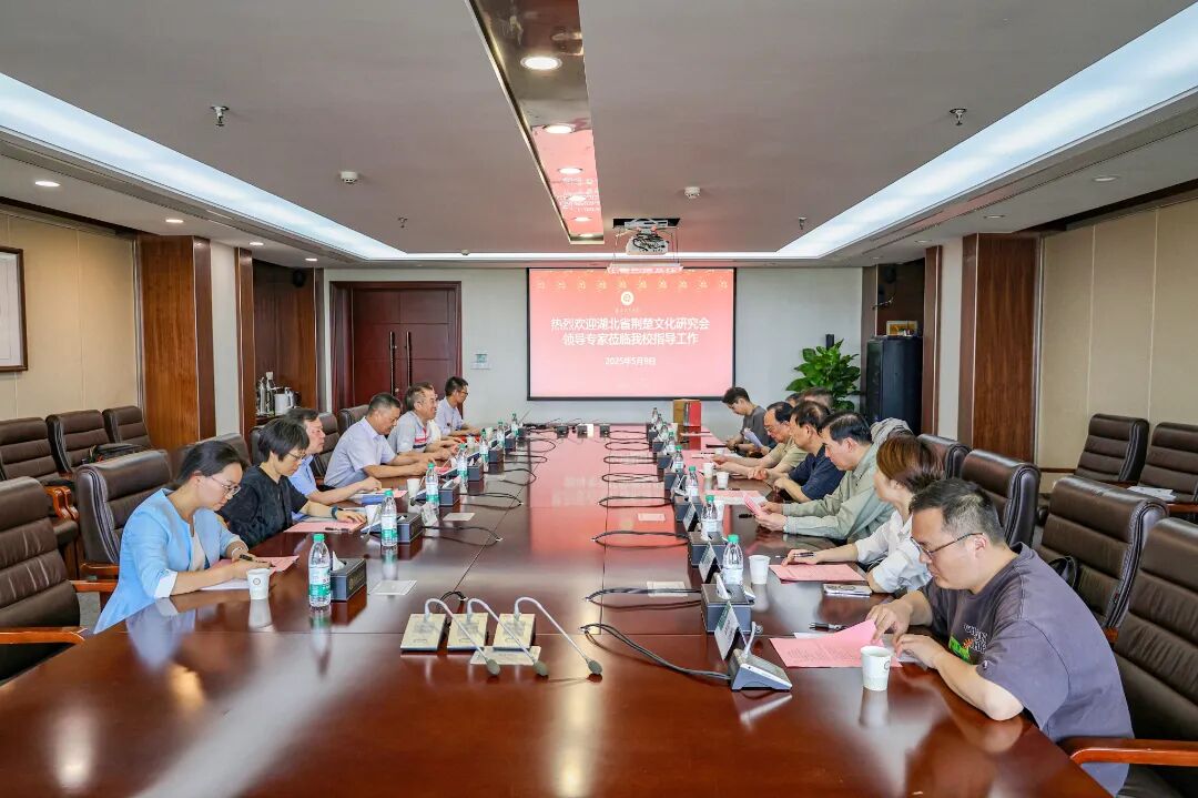 图为座谈会现场  摄影：张咏和.jpg