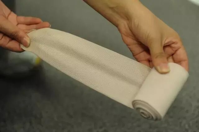 纱布绷带怎么用外伤处理中5种绷带包扎方法，速速get!_https://www.jmylbn.com_新闻资讯_第9张