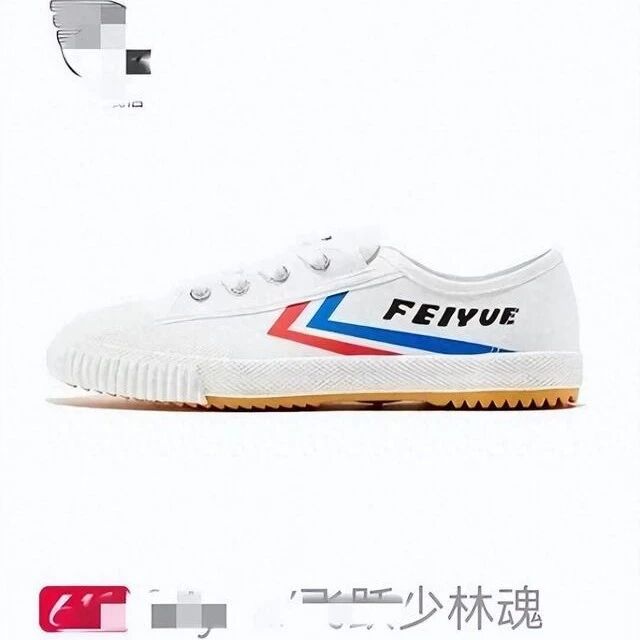 郭晶晶夫妇上海恩爱逛街,穿75元国产帆布鞋,霍启刚主动结账真帅