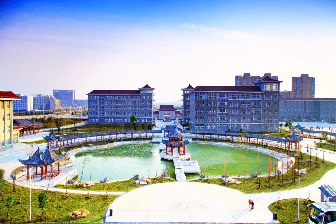 校园全景.jpg