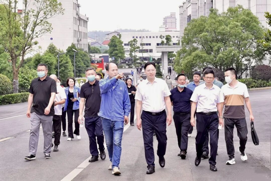 不一样的工会活动！书记校长带领教职员工下企业参观学习