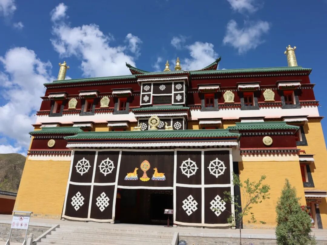 在藏传佛教文化的保存,传承和发展方面发挥了重要作用,承载着丰富的