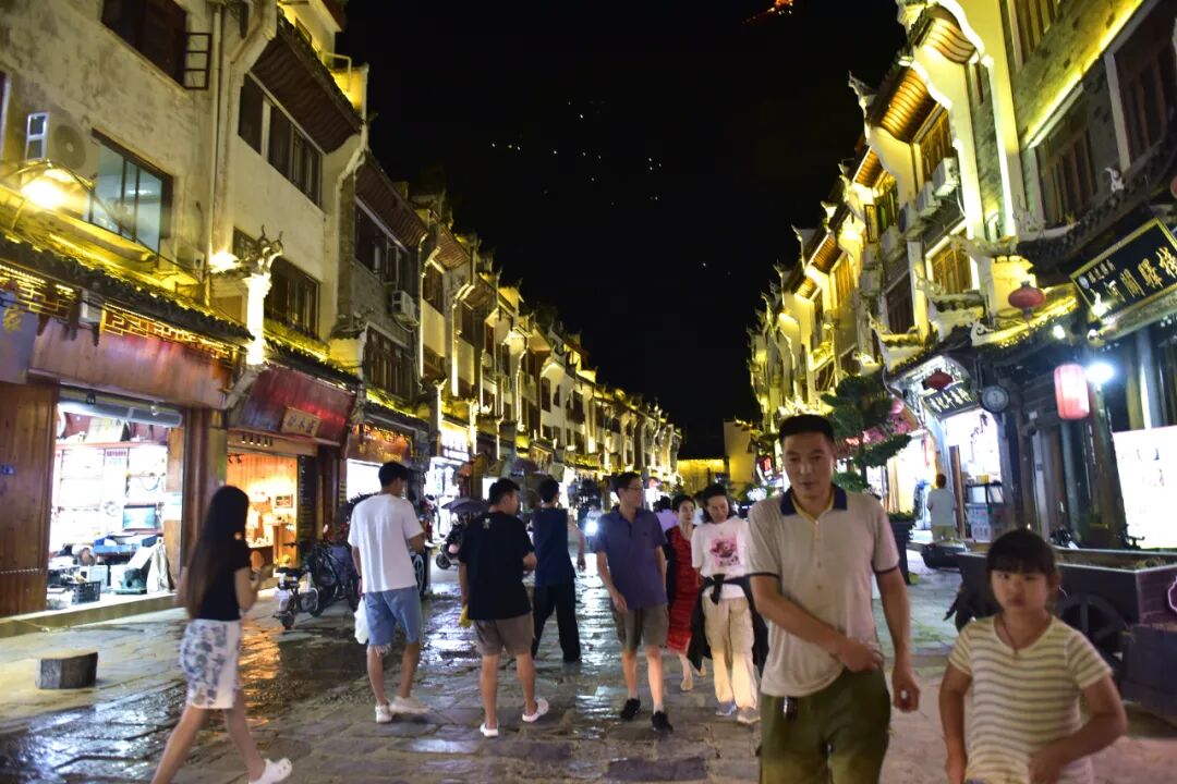 镇远:灾后灯光修复忙 绚丽夜景将重现