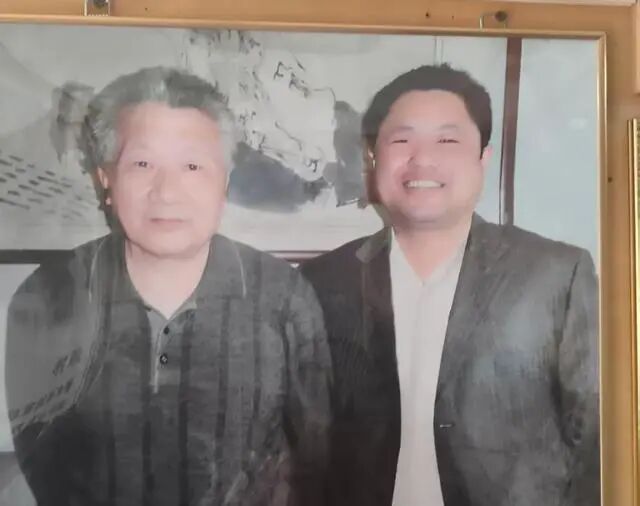 书法的魅力：阎伟老师的磅书情怀与艺术探索