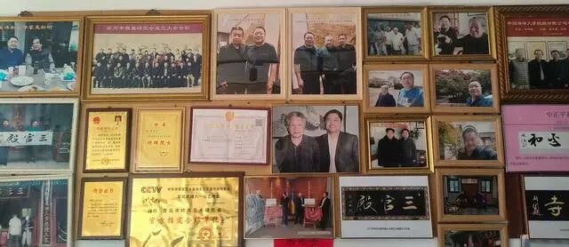 书法的魅力：阎伟老师的磅书情怀与艺术探索