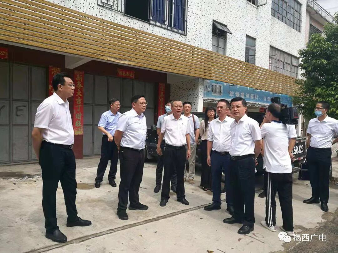 县领导黄书香参加了活动.