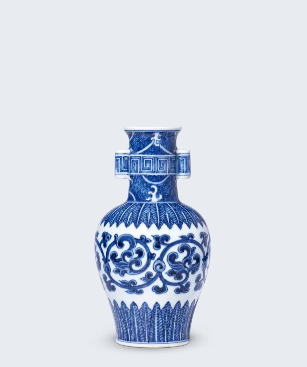 000成交价:rmb 1,035,000|清康熙 青花团花锯齿纹摇铃尊|"大清康熙年