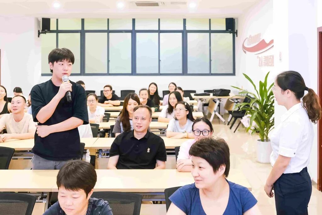 3 现场互动问答。第1眼TV-华龙网 姬一鸣 摄