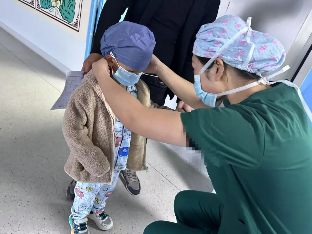 手术钳子怎么拿手术室护士：不只是“递钳子的工具人”_https://www.jmylbn.com_新闻资讯_第8张