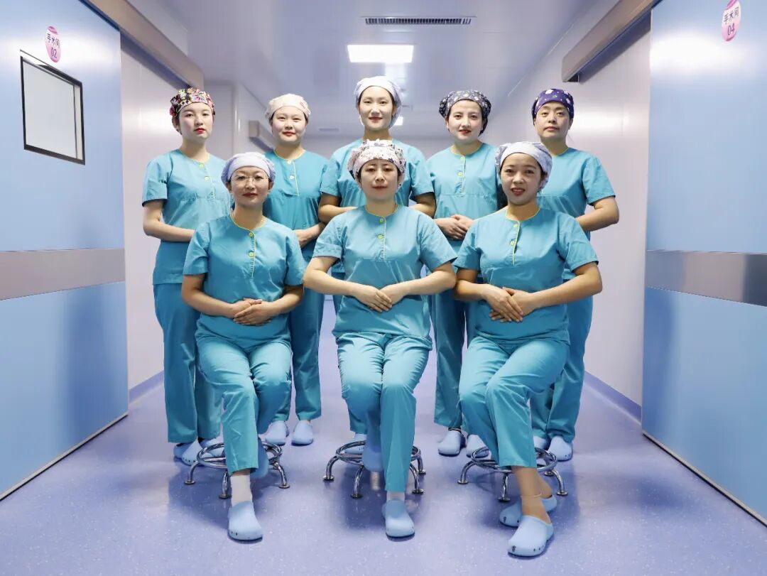 手术钳子怎么拿手术室护士：不只是“递钳子的工具人”_https://www.jmylbn.com_新闻资讯_第2张