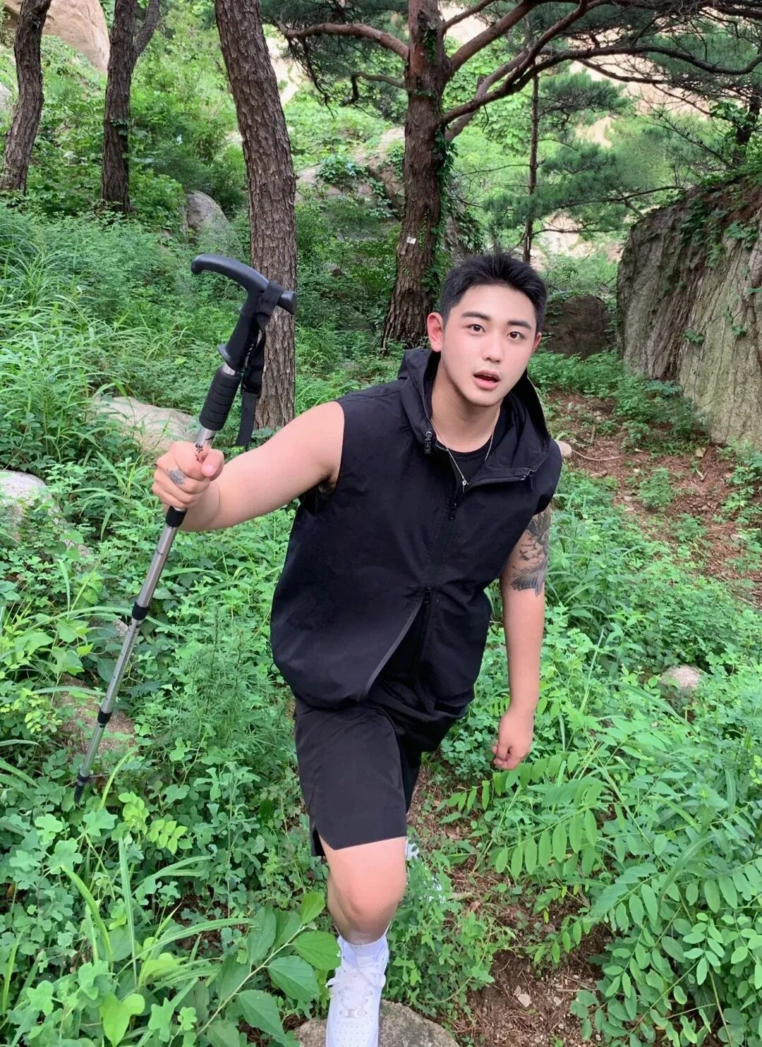 清迈游玩遇上帅气小哥，脂包肌身材与阳光笑容让人沦陷!