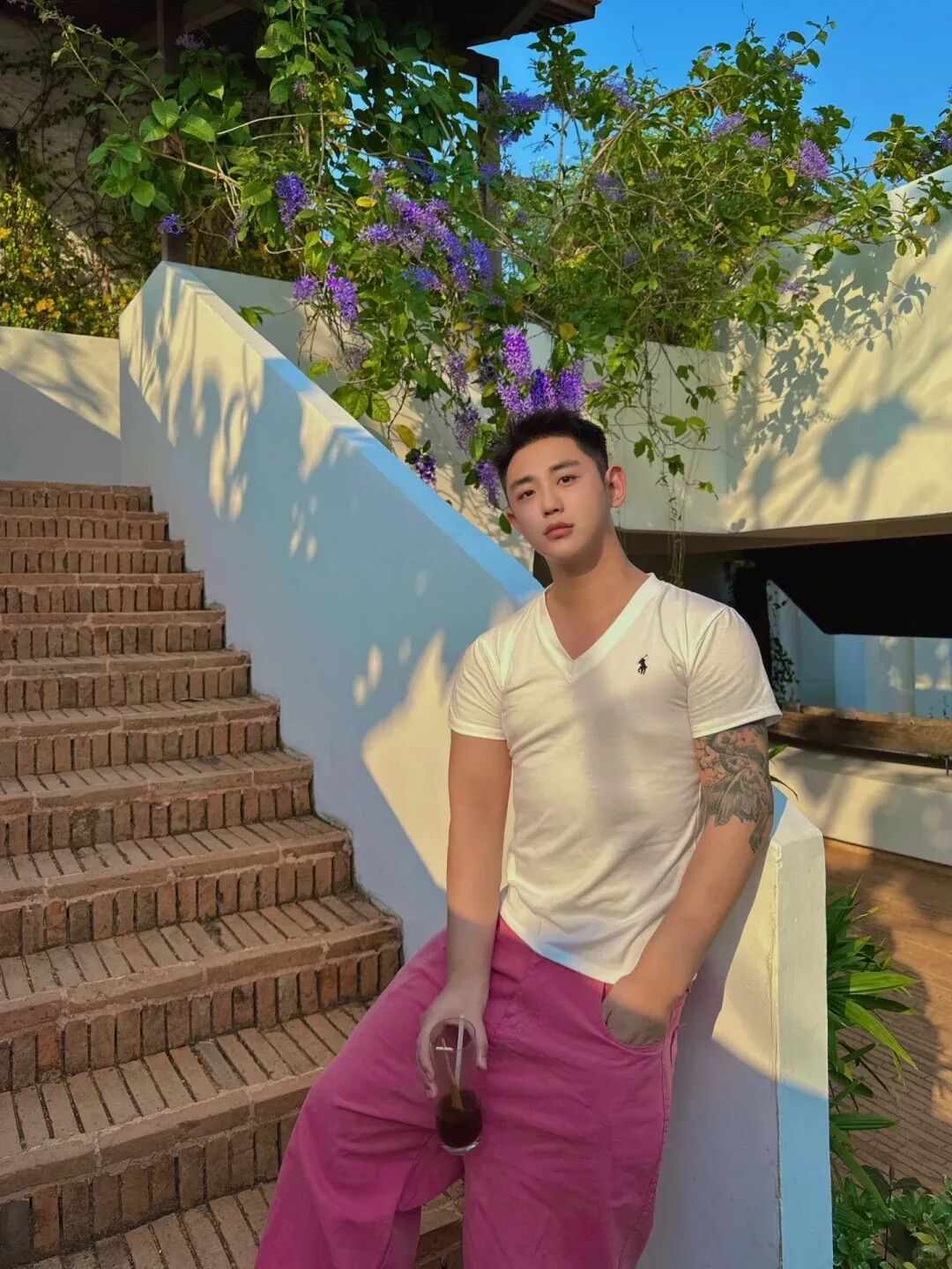 清迈游玩遇上帅气小哥，脂包肌身材与阳光笑容让人沦陷!