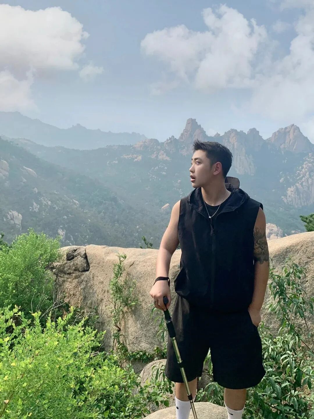 清迈游玩遇上帅气小哥，脂包肌身材与阳光笑容让人沦陷!