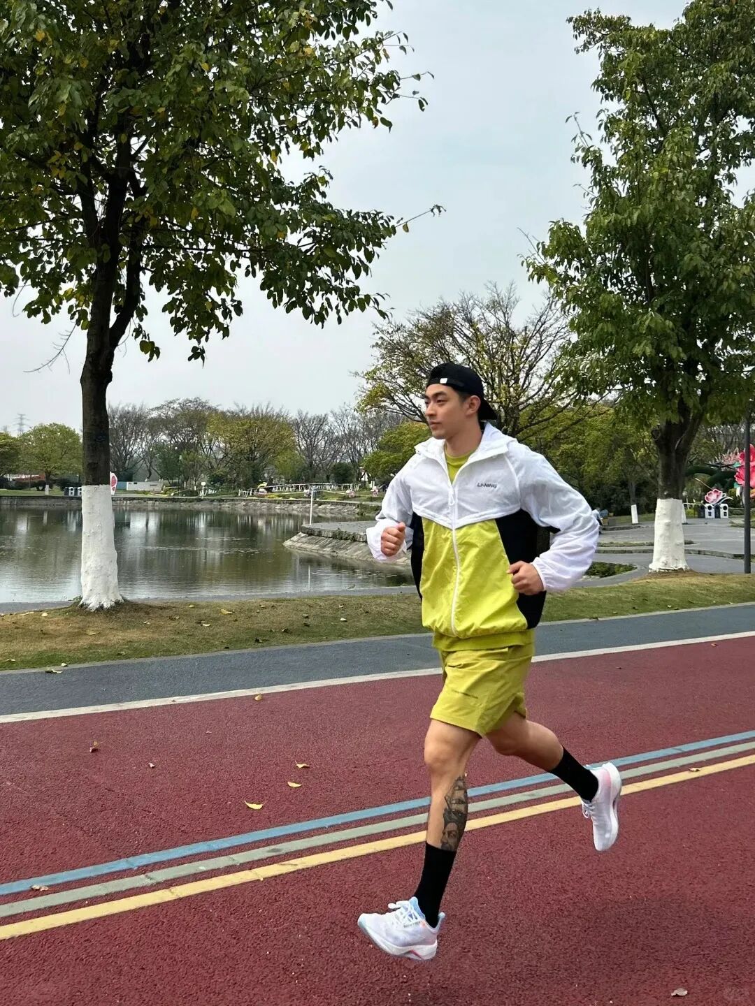 “撕漫男”降临现实！刘聪Russell健身大片，撩翻全网的荷尔蒙狂潮