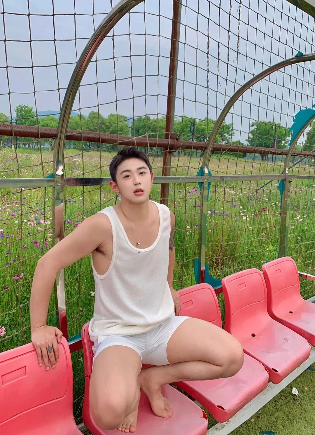 清迈游玩遇上帅气小哥，脂包肌身材与阳光笑容让人沦陷!