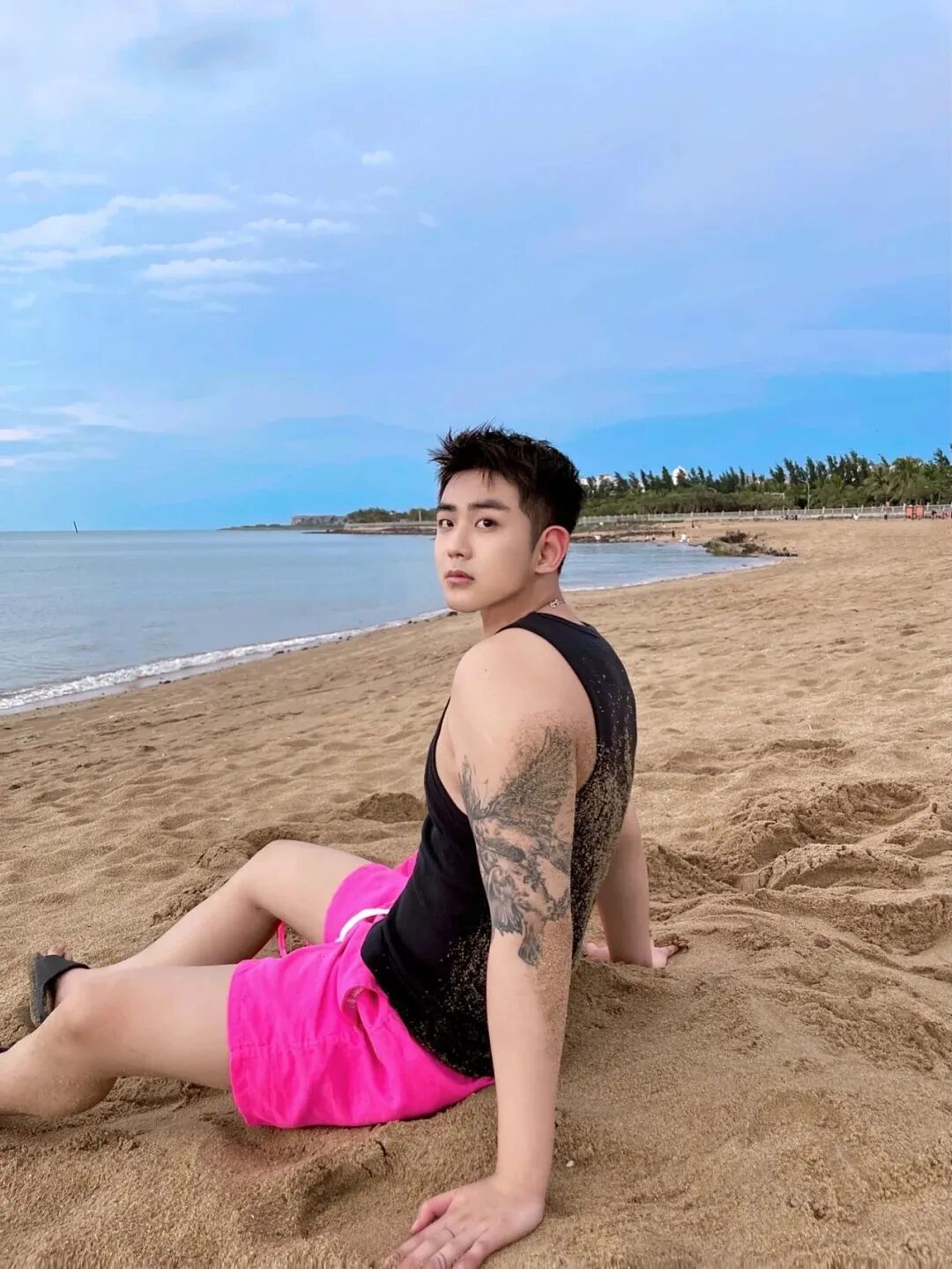 清迈游玩遇上帅气小哥，脂包肌身材与阳光笑容让人沦陷!