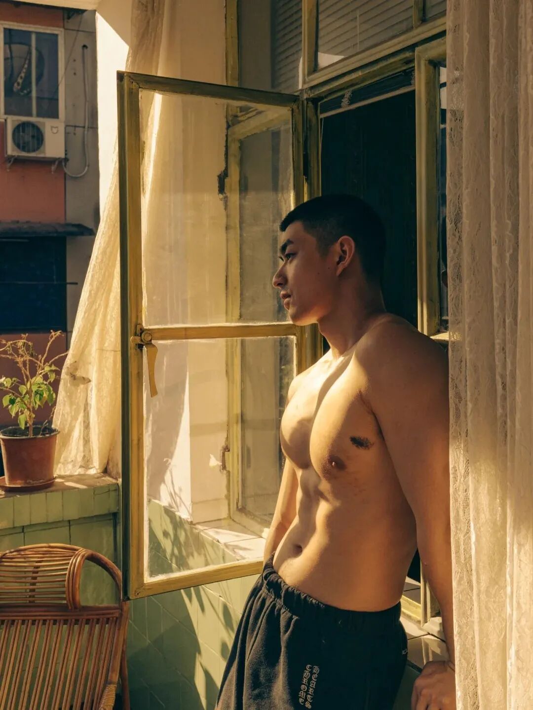 “撕漫男”降临现实！刘聪Russell健身大片，撩翻全网的荷尔蒙狂潮