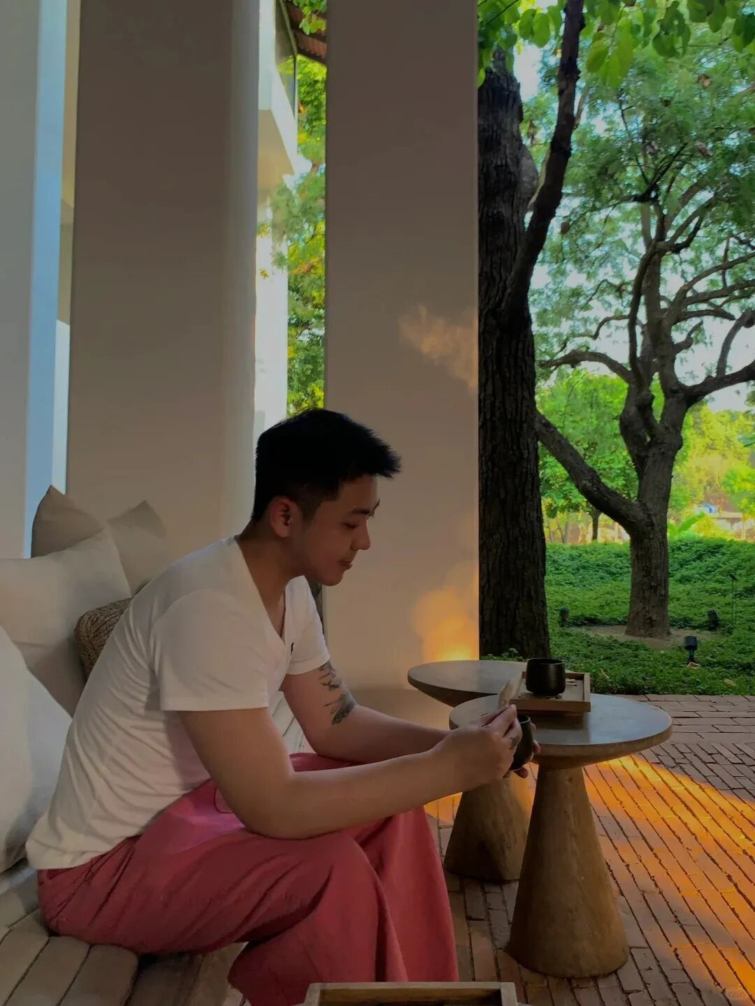 清迈游玩遇上帅气小哥，脂包肌身材与阳光笑容让人沦陷!