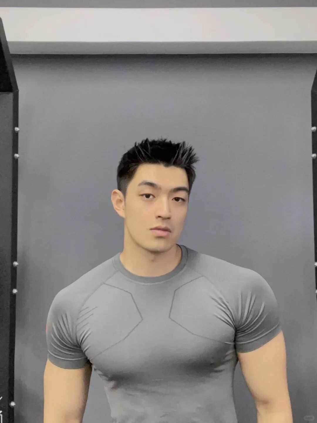 “撕漫男”降临现实！刘聪Russell健身大片，撩翻全网的荷尔蒙狂潮