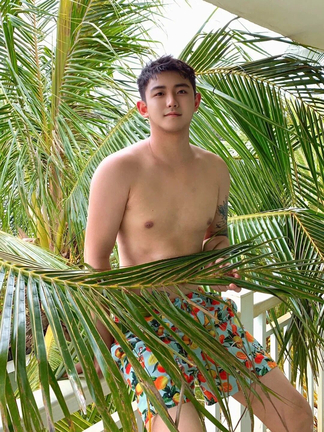 清迈游玩遇上帅气小哥，脂包肌身材与阳光笑容让人沦陷!