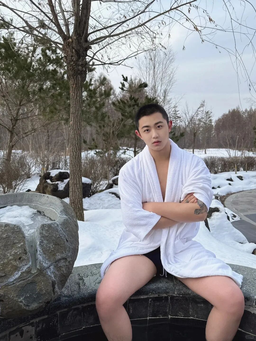 清迈游玩遇上帅气小哥，脂包肌身材与阳光笑容让人沦陷!