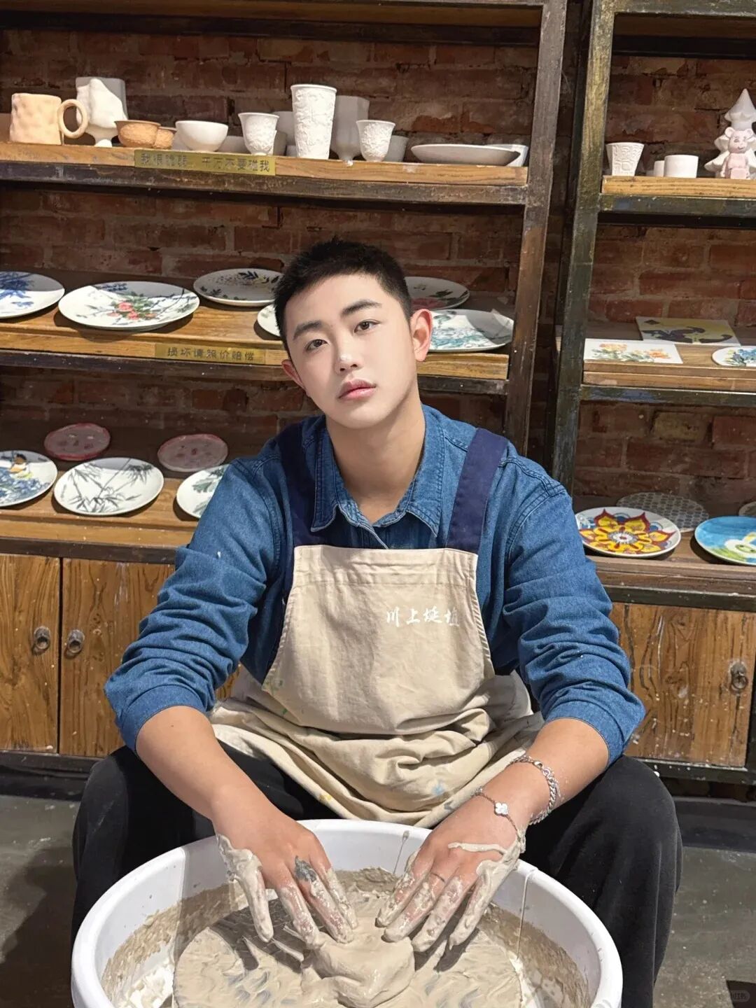 清迈游玩遇上帅气小哥，脂包肌身材与阳光笑容让人沦陷!