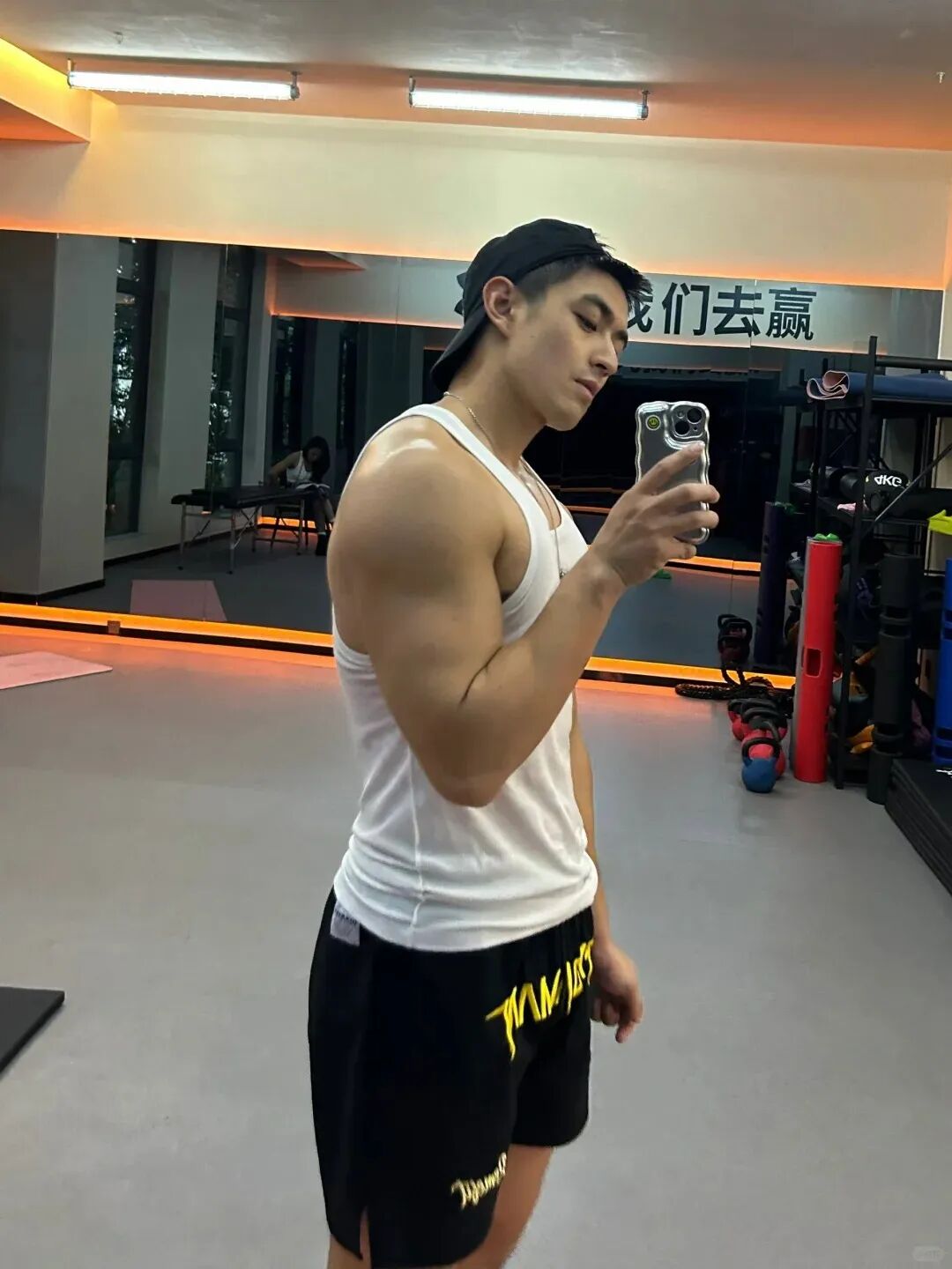 “撕漫男”降临现实！刘聪Russell健身大片，撩翻全网的荷尔蒙狂潮