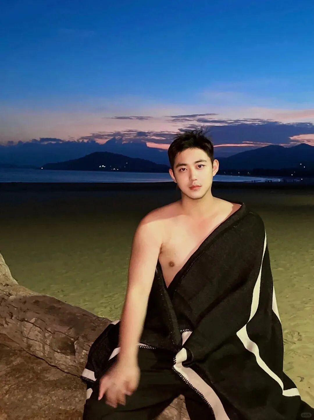 清迈游玩遇上帅气小哥，脂包肌身材与阳光笑容让人沦陷!