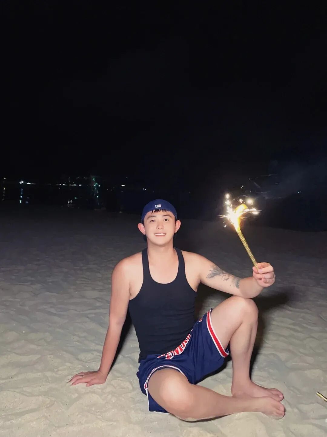 清迈游玩遇上帅气小哥，脂包肌身材与阳光笑容让人沦陷!