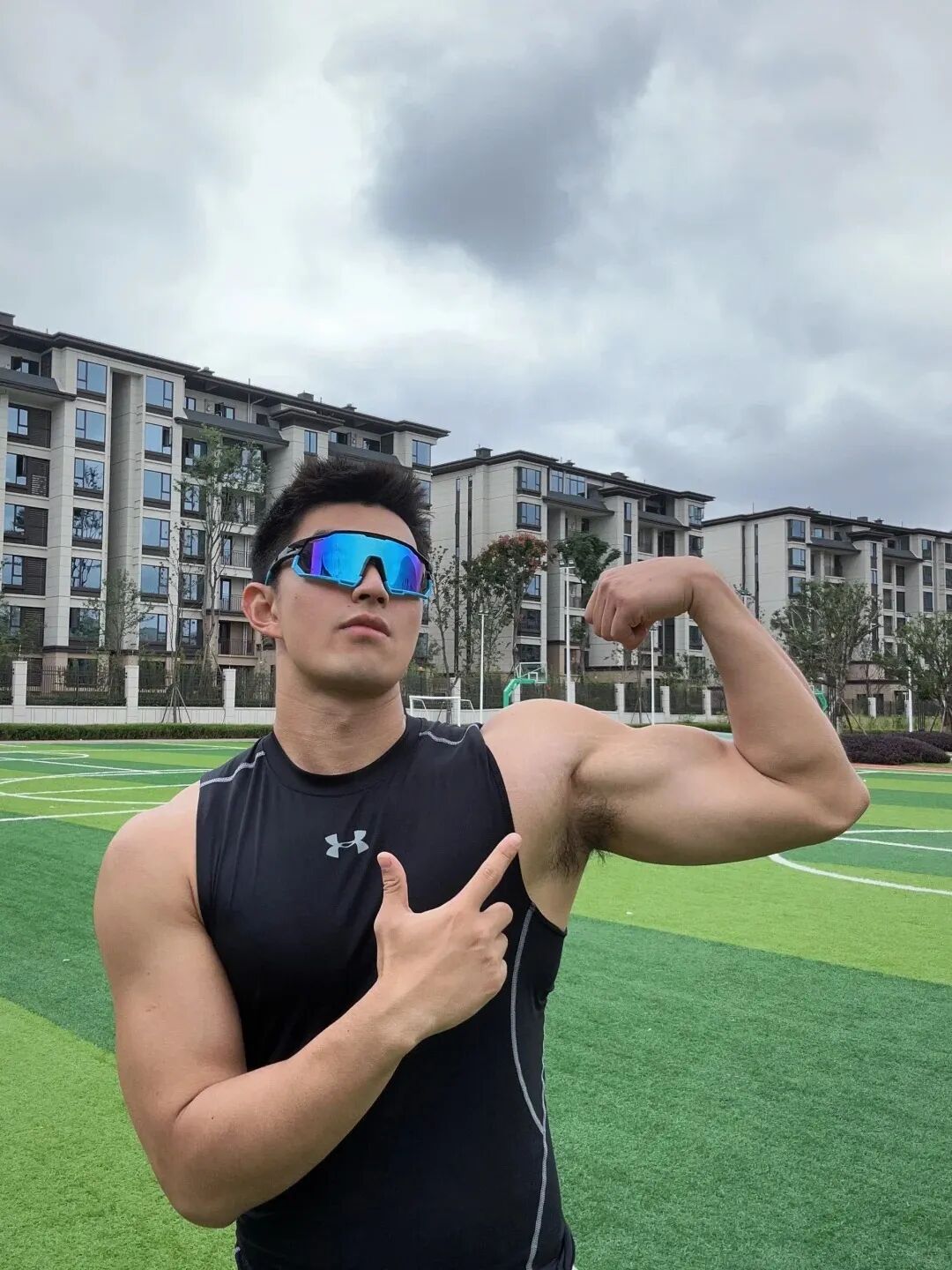 “撕漫男”降临现实！刘聪Russell健身大片，撩翻全网的荷尔蒙狂潮