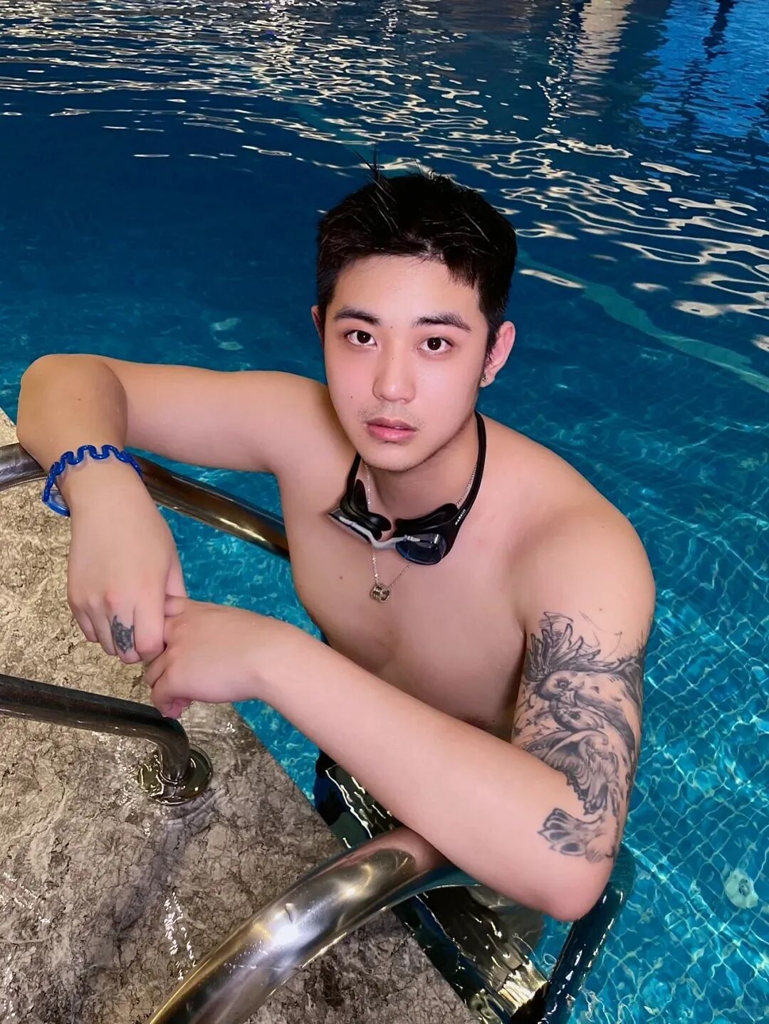 清迈游玩遇上帅气小哥，脂包肌身材与阳光笑容让人沦陷!