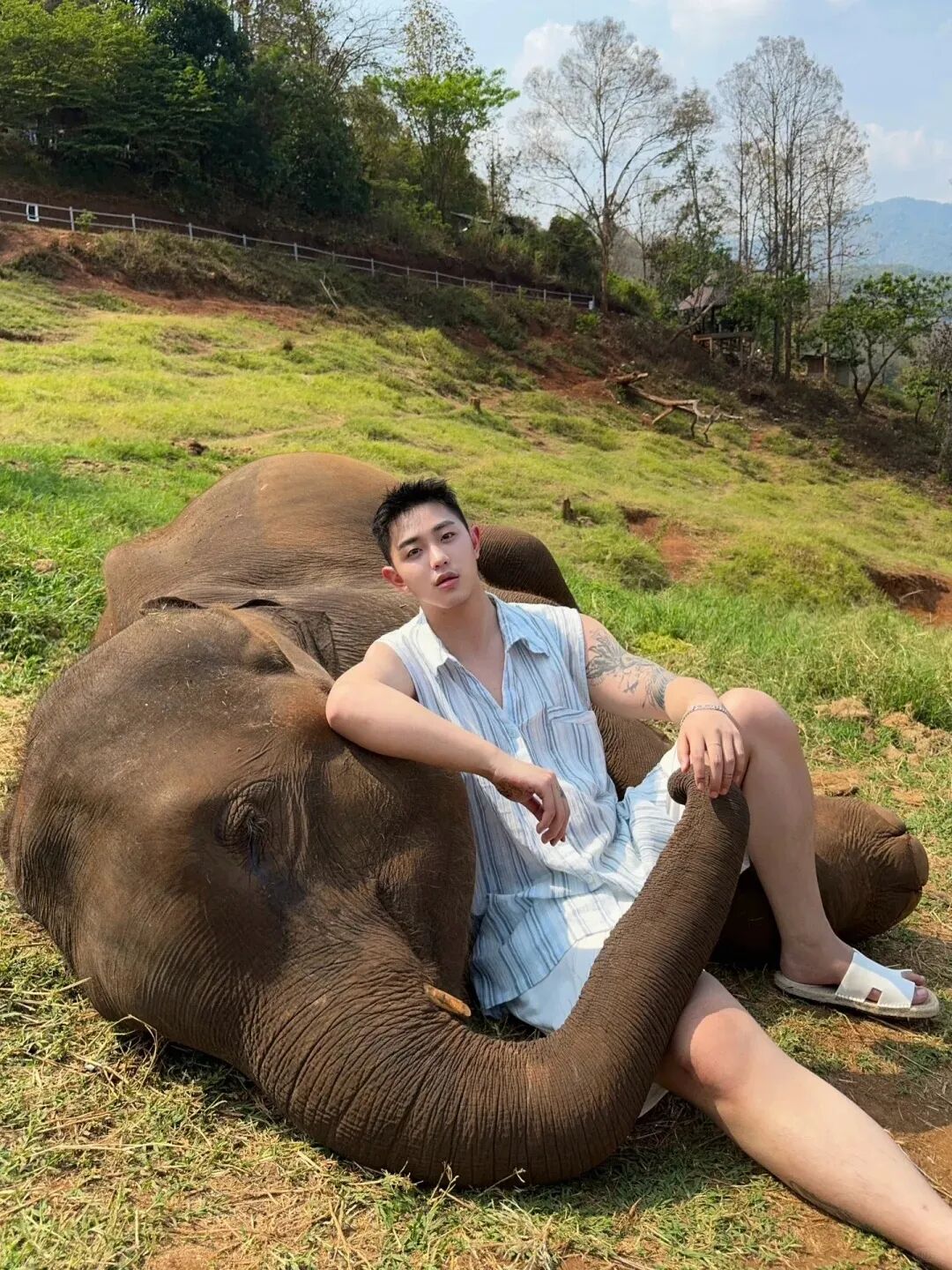 清迈游玩遇上帅气小哥，脂包肌身材与阳光笑容让人沦陷!