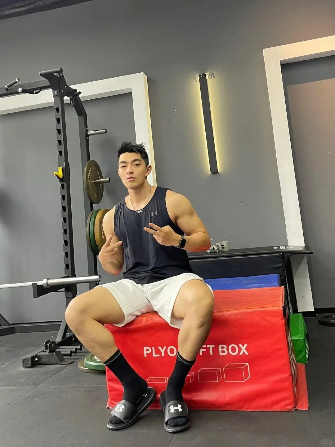 “撕漫男”降临现实！刘聪Russell健身大片，撩翻全网的荷尔蒙狂潮