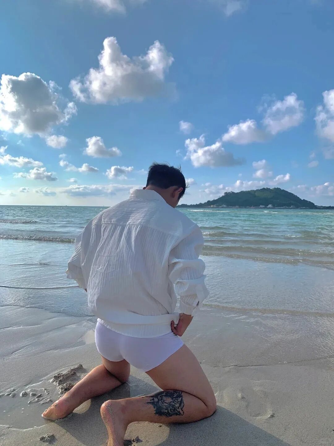 清迈游玩遇上帅气小哥，脂包肌身材与阳光笑容让人沦陷!