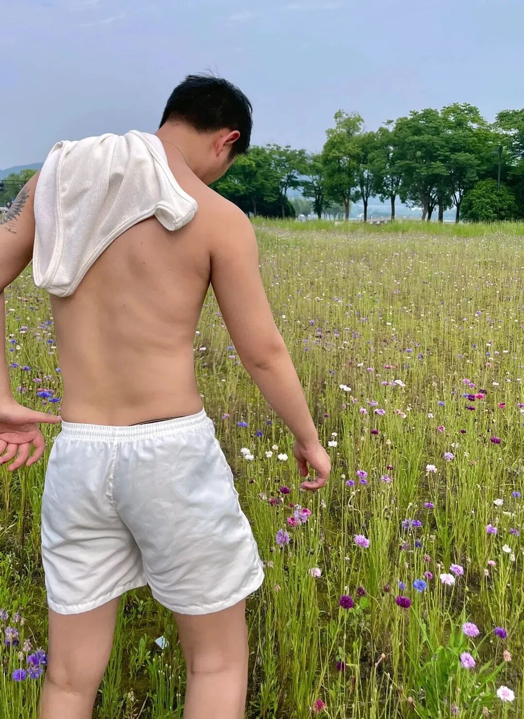 清迈游玩遇上帅气小哥，脂包肌身材与阳光笑容让人沦陷!