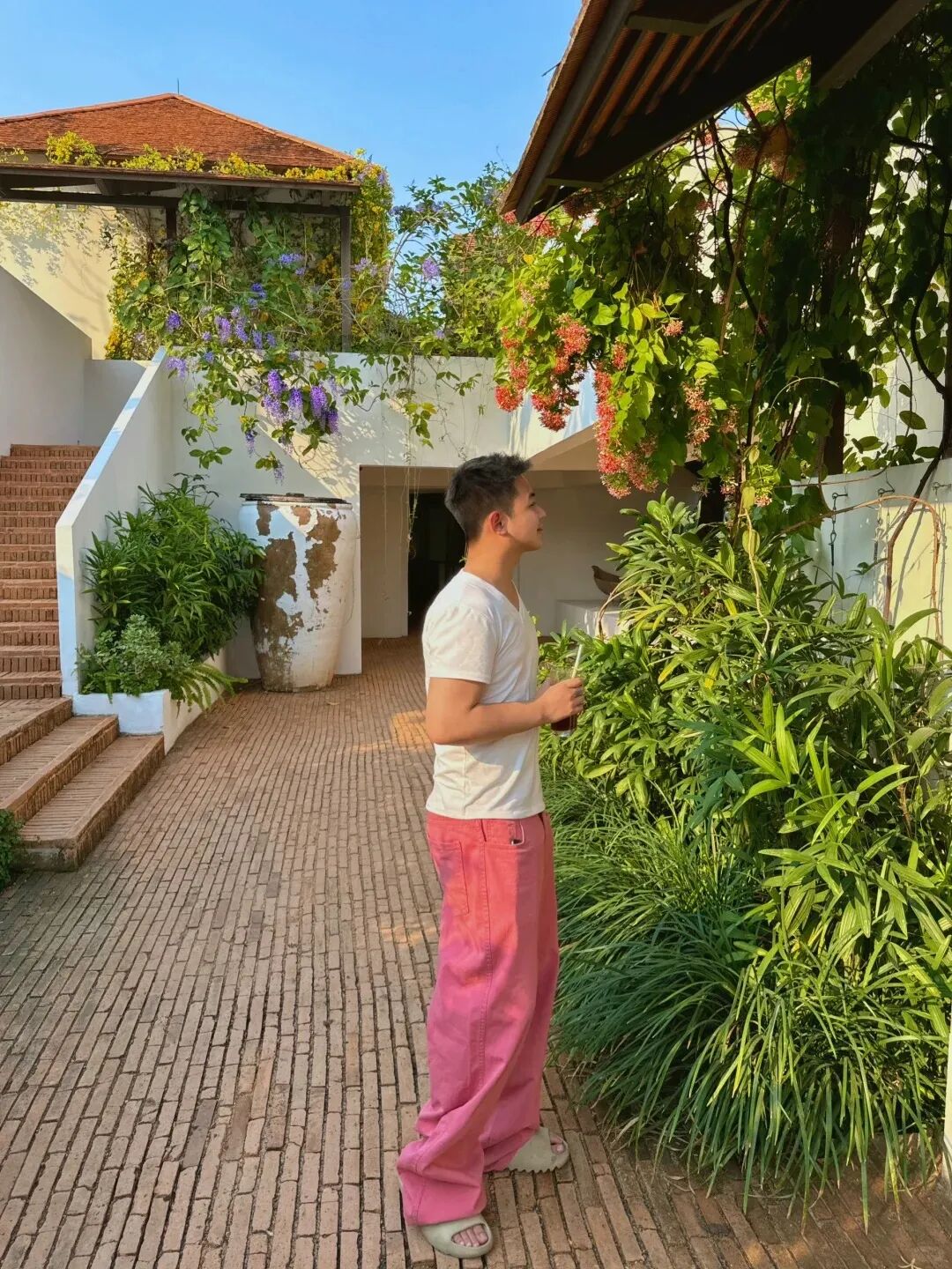 清迈游玩遇上帅气小哥，脂包肌身材与阳光笑容让人沦陷!