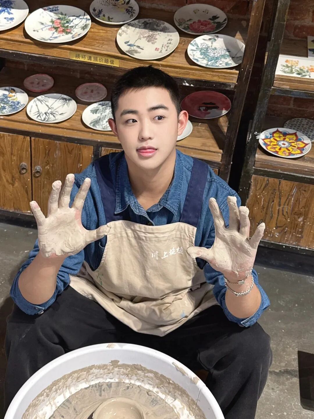 清迈游玩遇上帅气小哥，脂包肌身材与阳光笑容让人沦陷!