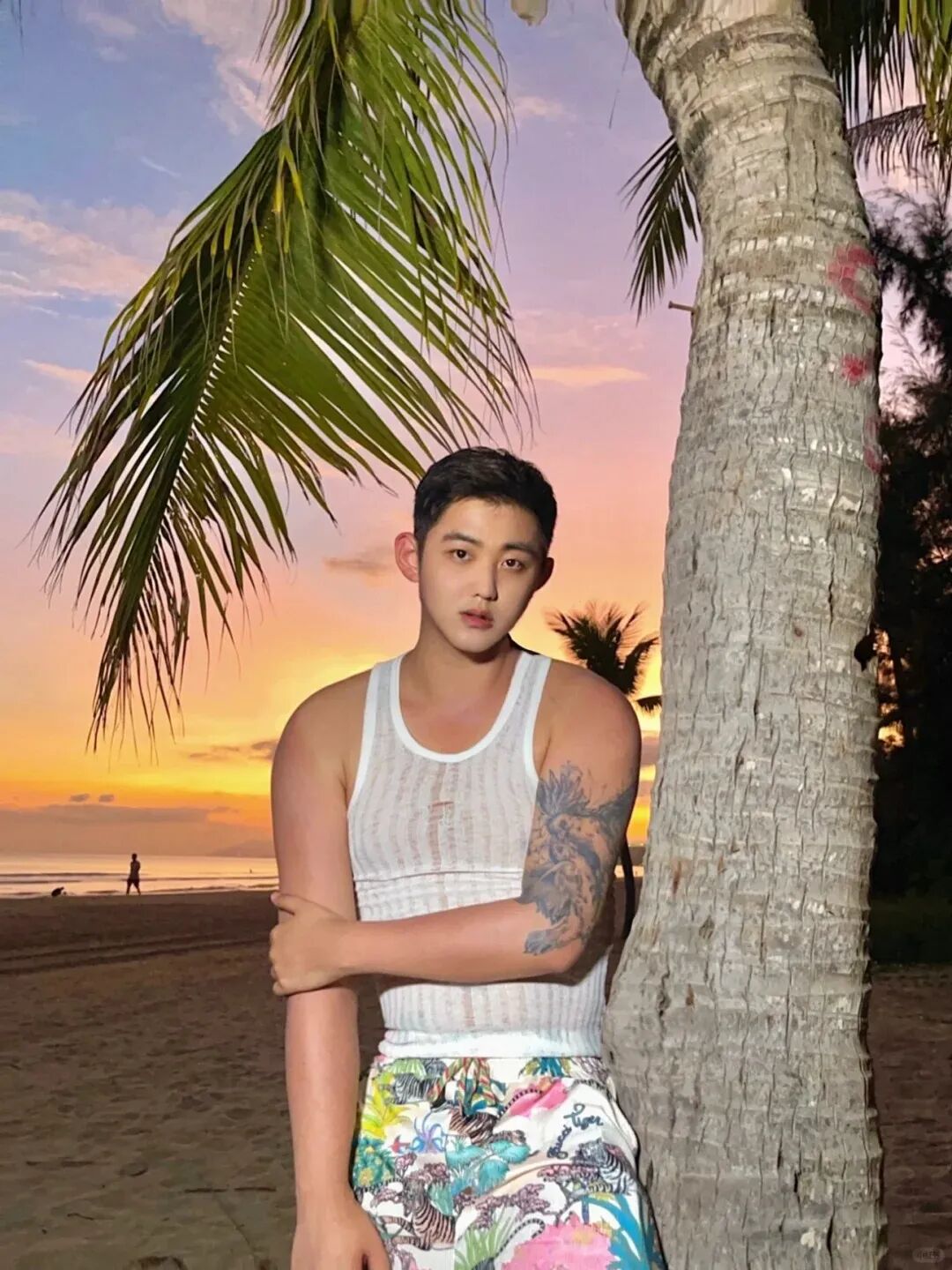 清迈游玩遇上帅气小哥，脂包肌身材与阳光笑容让人沦陷!