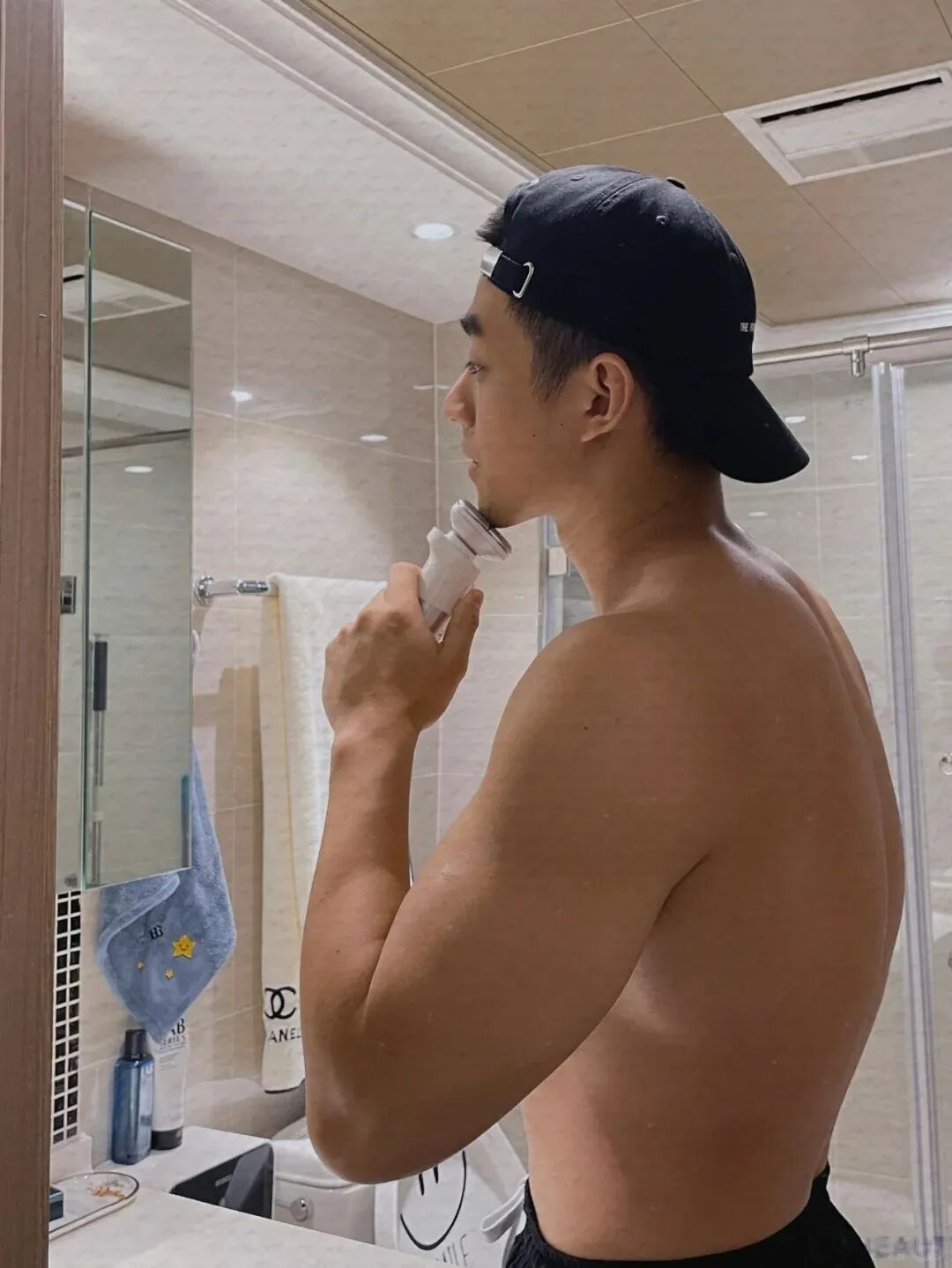 “撕漫男”降临现实！刘聪Russell健身大片，撩翻全网的荷尔蒙狂潮