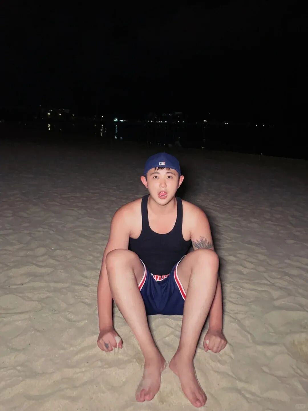 清迈游玩遇上帅气小哥，脂包肌身材与阳光笑容让人沦陷!