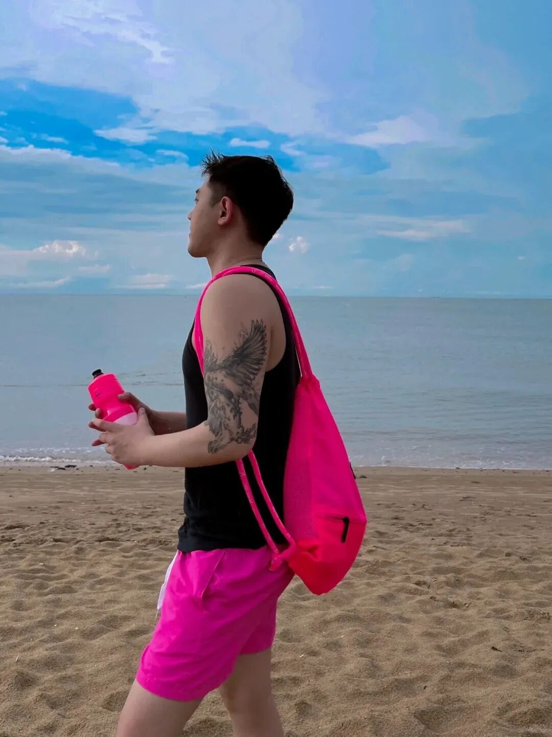 清迈游玩遇上帅气小哥，脂包肌身材与阳光笑容让人沦陷!