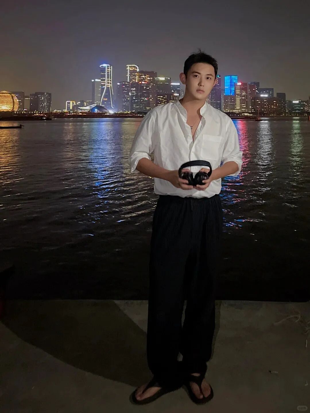 清迈游玩遇上帅气小哥，脂包肌身材与阳光笑容让人沦陷!