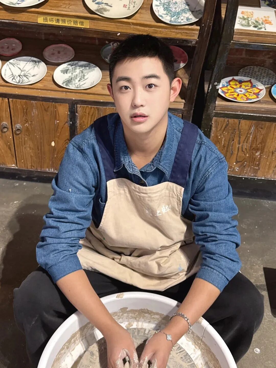 清迈游玩遇上帅气小哥，脂包肌身材与阳光笑容让人沦陷!