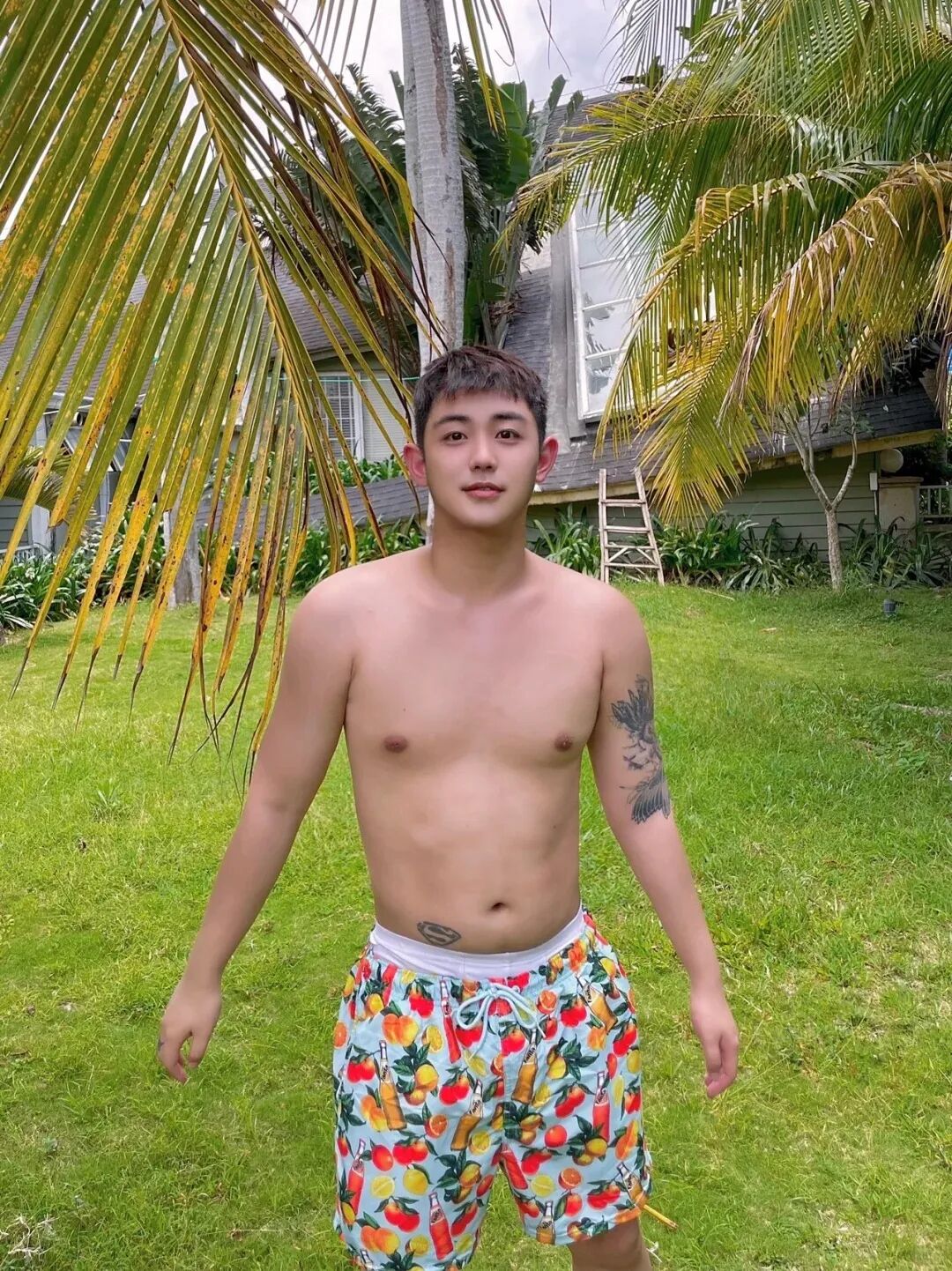 清迈游玩遇上帅气小哥，脂包肌身材与阳光笑容让人沦陷!