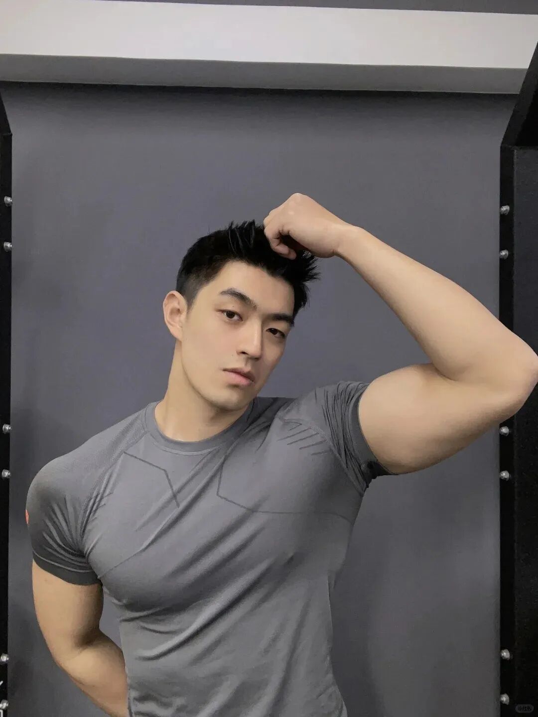 “撕漫男”降临现实！刘聪Russell健身大片，撩翻全网的荷尔蒙狂潮