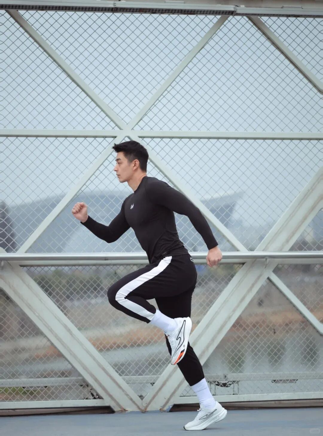 “撕漫男”降临现实！刘聪Russell健身大片，撩翻全网的荷尔蒙狂潮