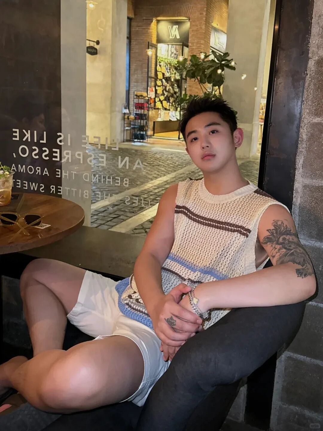 清迈游玩遇上帅气小哥，脂包肌身材与阳光笑容让人沦陷!