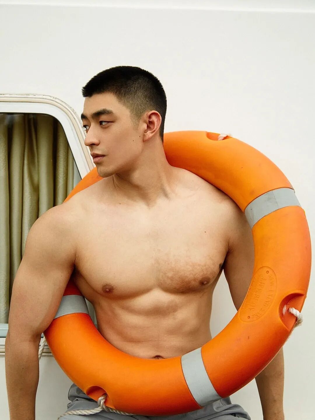 “撕漫男”降临现实！刘聪Russell健身大片，撩翻全网的荷尔蒙狂潮