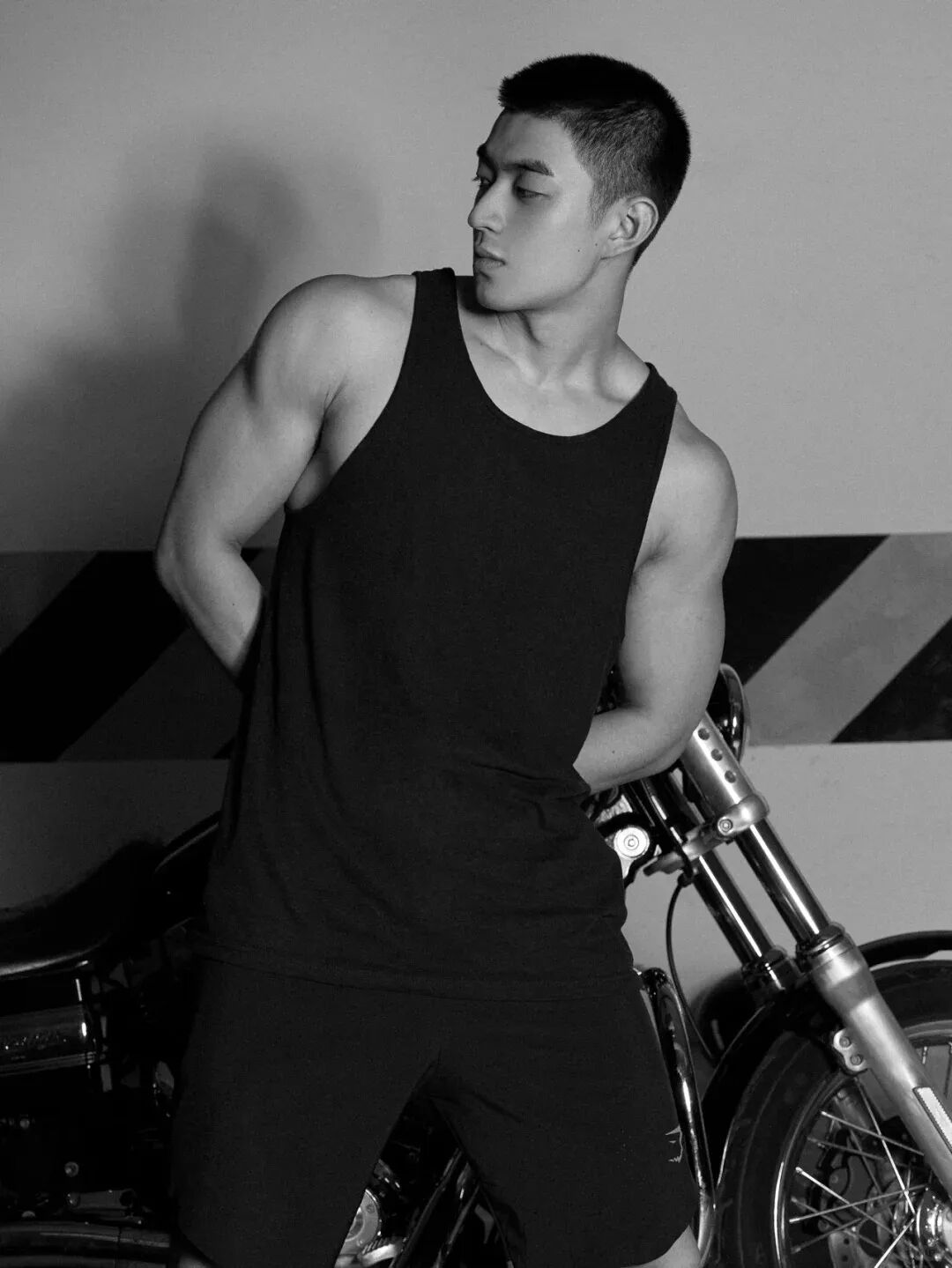 “撕漫男”降临现实！刘聪Russell健身大片，撩翻全网的荷尔蒙狂潮